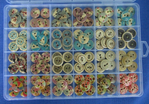 Lot 120 new medium buttons - new,